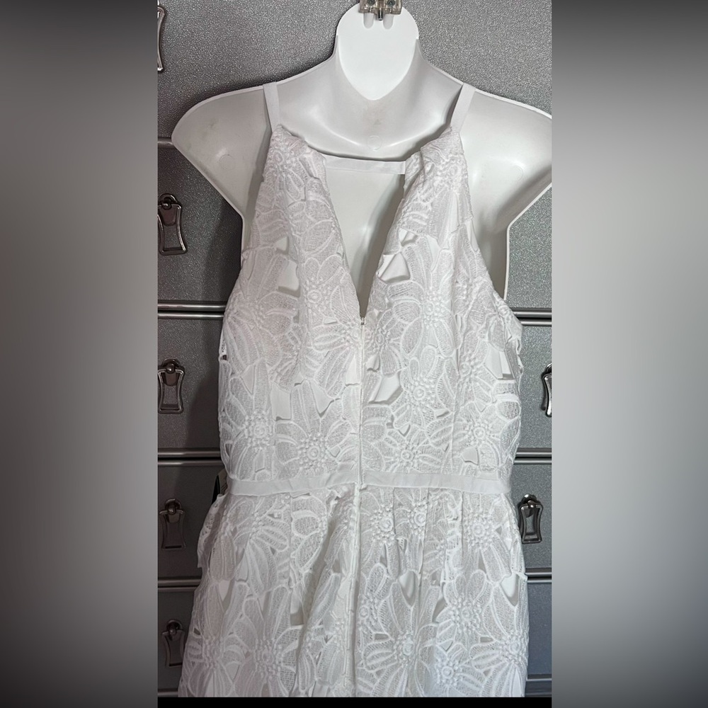 Elegant White Halter Dress - Picture 7 of 10